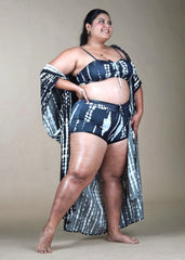 Black swimwear set with coverup - WomanLikeU