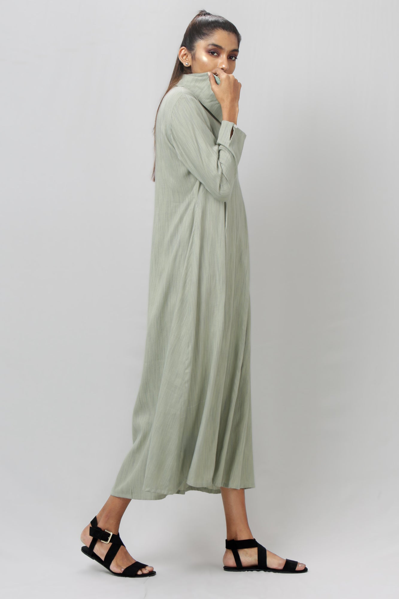 Green Full Sleeve Cowl Neck Pleated Long Dress - WomanLikeU